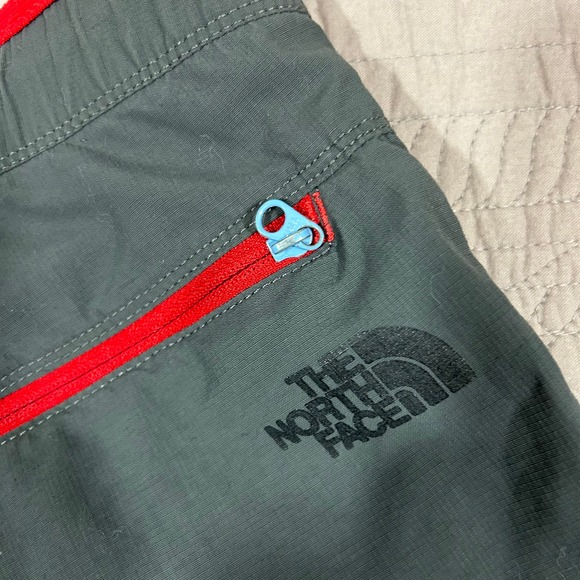 The North Face Men's XL Game Shorts Grey Red Nylon - Picture 6 of 12